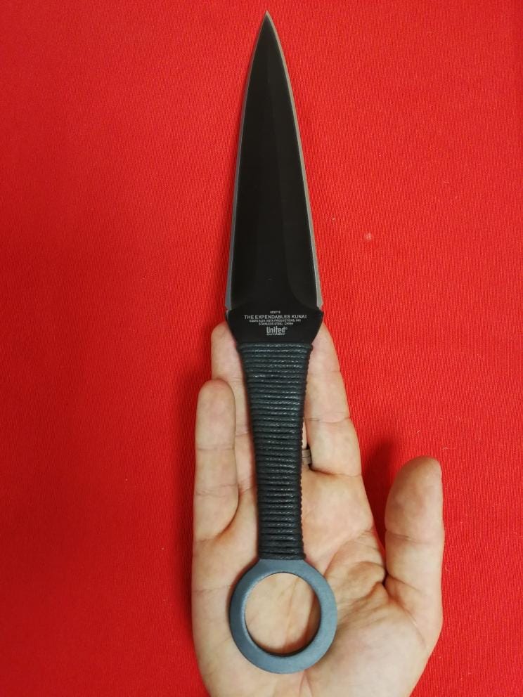 Imagen de Cuchillos lanzadores Los Mercenarios Oficial UC2772 parte de nuestra colección en Espadas y más, sitio oficial.