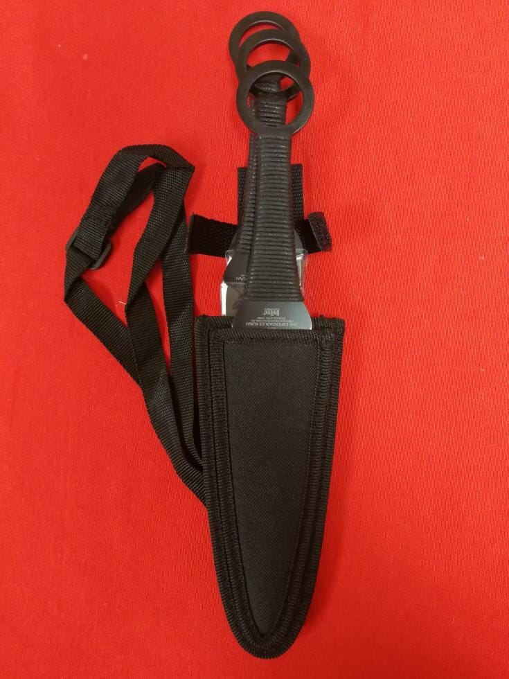 Imagen de Cuchillos lanzadores Los Mercenarios Oficial UC2772 parte de nuestra colección en Espadas y más, sitio oficial.