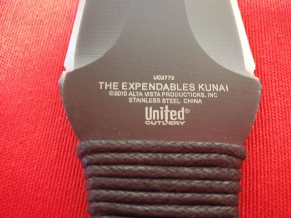 Imagen de Cuchillos lanzadores Los Mercenarios Oficial UC2772 parte de nuestra colección en Espadas y más, sitio oficial.