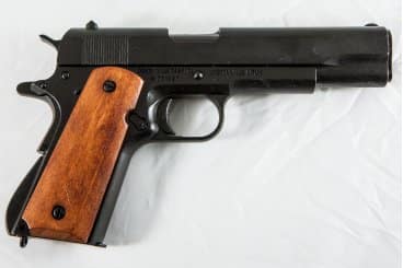 Imagen de Pistola automática .45 M1911A1, USA 1911 (1ª Y 2ª GM), 9312 Réplica no funcional parte de nuestra colección en Espadas y más, sitio oficial.