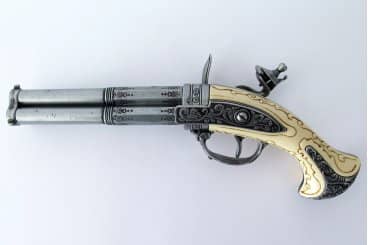 Imagen de Pistola de 3 Cañones Giratorios, FRANCIA S. XVIII, 1309 Réplica no funcional parte de nuestra colección en Espadas y más, sitio oficial.