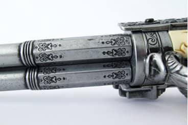 Imagen de Pistola de 3 Cañones Giratorios, FRANCIA S. XVIII, 1309 Réplica no funcional parte de nuestra colección en Espadas y más, sitio oficial.