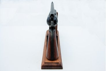 Imagen de Revólver CAL .45 Peacemaker 12", USA 1873, 7303 Réplica no funcional parte de nuestra colección en Espadas y más, sitio oficial.