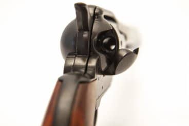 Imagen de Revólver CAL .45 Peacemaker 12", USA 1873, 7303 Réplica no funcional parte de nuestra colección en Espadas y más, sitio oficial.