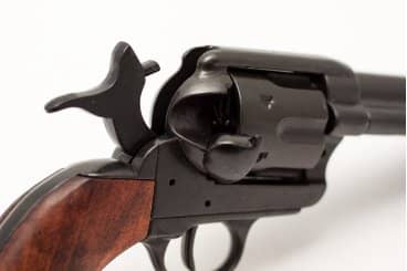 Imagen de Revólver Peacemaker 4, Cal. 45 75, 1186G Réplica no funcional parte de nuestra colección en Espadas y más, sitio oficial.