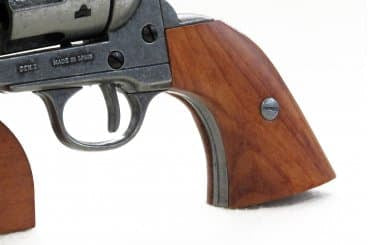Imagen de 1107 REVÓLVER CAL.45 PEACEMAKER 7½" parte de nuestra colección en Espadas y más, sitio oficial. Esta imagen describe arma no funcional