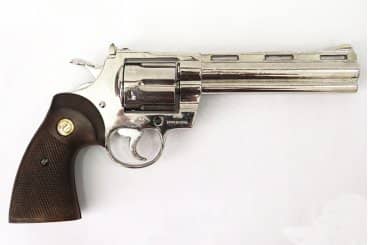 Imagen de Revólver Phyton 6", USA 1955, 6304 Réplica no funcional parte de nuestra colección en Espadas y más, sitio oficial.
