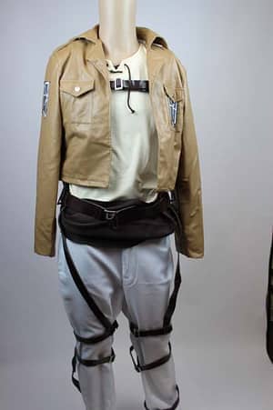 Imagen de Disfraz de cosplay de Eren Jäger de la serie de anime "Attack on Titan" parte de nuestra colección en Espadas y más, sitio oficial.