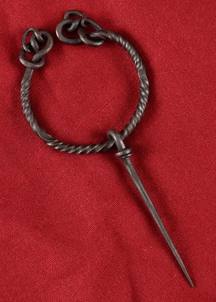 Imagen de ULF-JW-01 Peroné de anillo forjado a mano parte de nuestra colección en Espadas y más, sitio oficial.