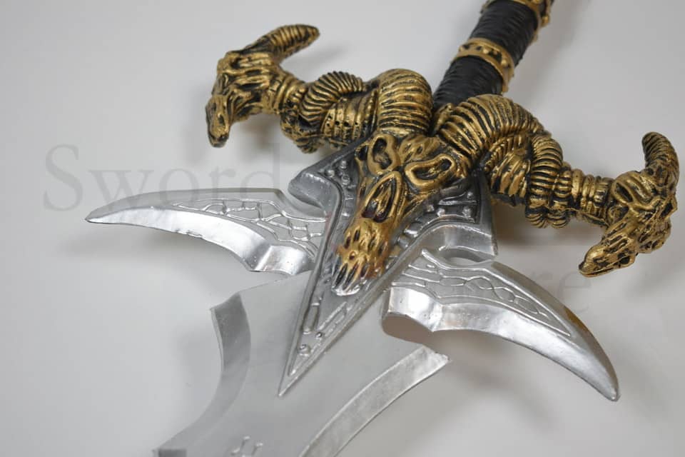 Imagen de Espada Agonía de Escarcha versión LARP del juego World of Warcraft 95216 parte de nuestra colección en Espadas y más, sitio oficial.