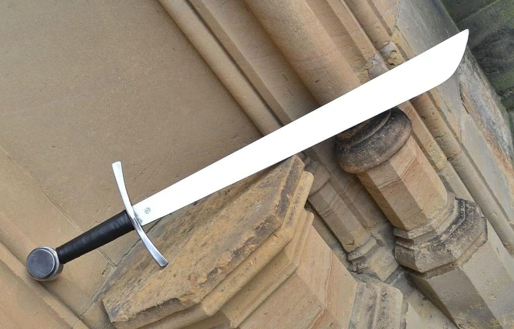 Imagen de Espada Hamburgo, brazalete de combate escénico alemán OSW36 parte de nuestra colección en Espadas y más, sitio oficial.