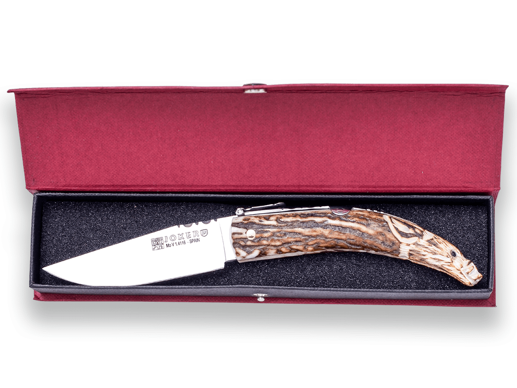 NAVAJA PUNTA DE CIERVO TALLADA A MANO,MOTIVO MACHO MONTES, HOJA 8 CM. INCLUYE ESTUCHE. NC142 - Espadas y Más