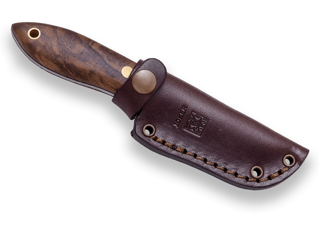 CUCHILLO BUSHCRAFT JOKER BS 9 AVISPA SCANDI.CUCHILLO DE CUELLO Y CINTURÓN. ACERO SANDVIK 14C28N, MANGO DE ABEDUL RIZADO, HOJA 8 CM. FUNDA DE CUERO. CL121 - Espadas y Más