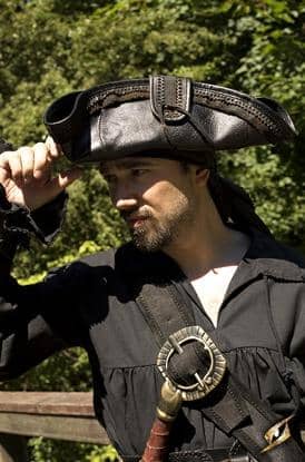 Imagen de GORRO PIRATA DE PIEL - CUERO 10120245 parte de nuestra colección en Espadas y más, sitio oficial.