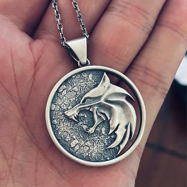Imagen de Medallón de Brujo - The Witcher Netflix parte de nuestra colección en Espadas y más, sitio oficial.