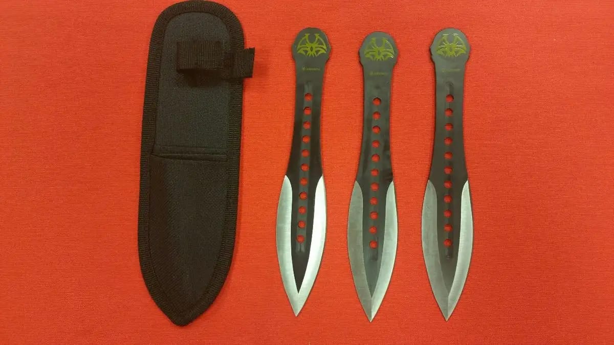 Imagen de Set de 3 cuchillos lanzadores parte de nuestra colección en Espadas y más, sitio oficial.