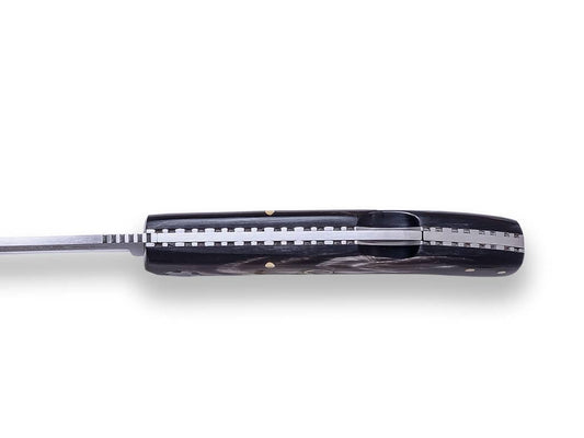 NAVAJA DEPORTIVA JOKER PACHON, CON CACHAS EN ASTA DE BUFALO E INCRUSTACION DE MOSAICO MADREPERLA. HOJA DE 8 CM - Espadas y Más