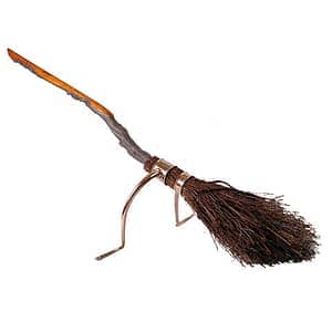 Imagen de Réplica de la escoba Saeta de Fuego CR2901 parte de nuestra colección en Espadas y más, sitio oficial.
