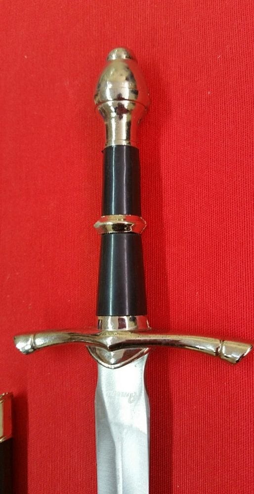 Imagen de Daga Espada Strider El Señor De Los Anillos S0143 parte de nuestra colección en Espadas y más, sitio oficial.