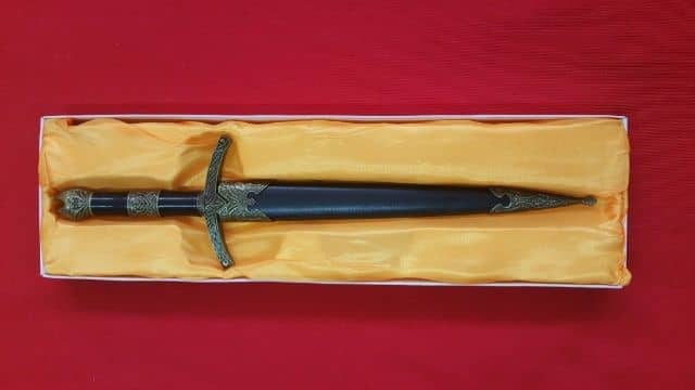 Imagen de Daga Espada Rey Brujo Señor De Los Anillos S0145 parte de nuestra colección en Espadas y más, sitio oficial.