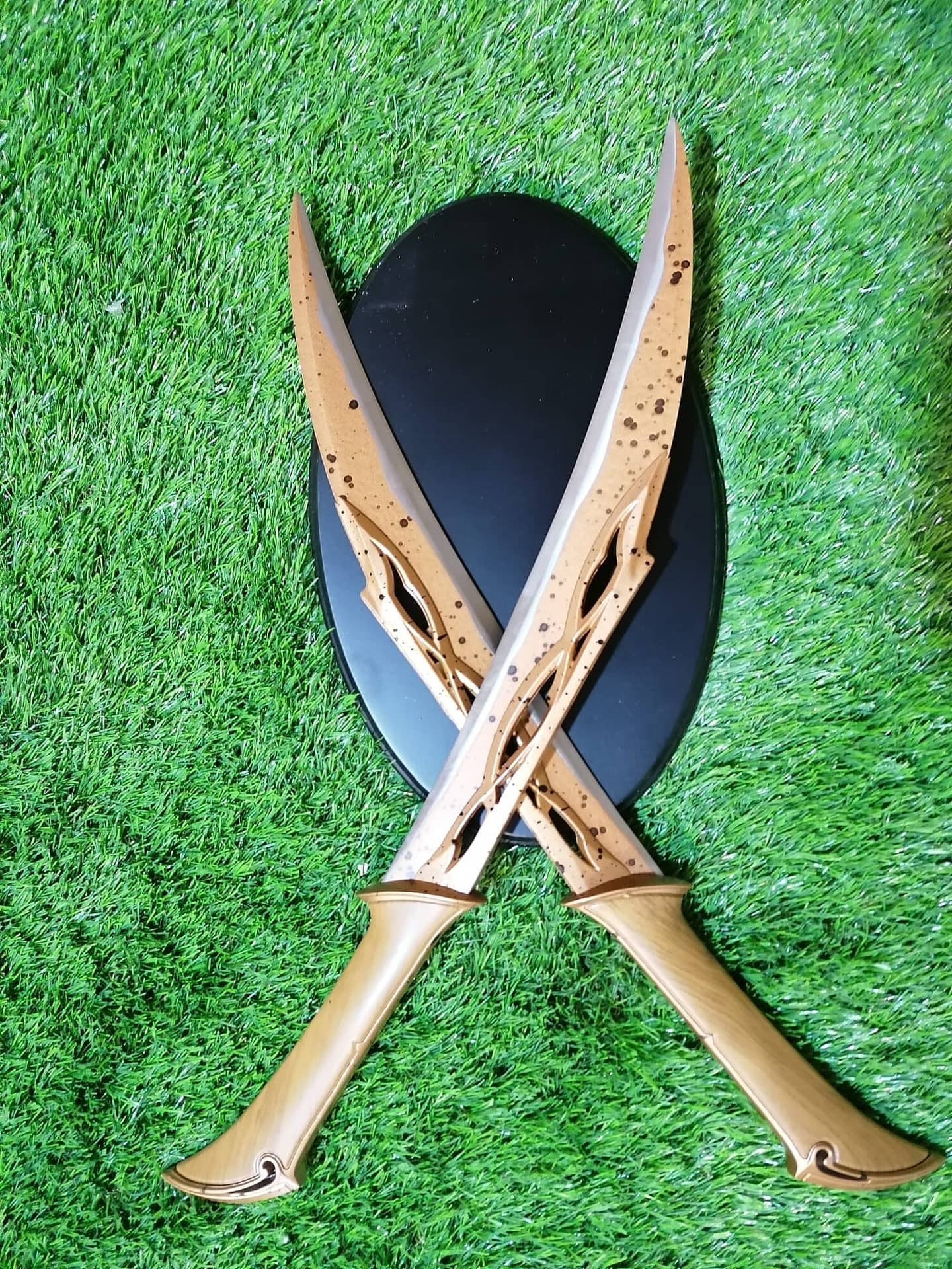 Imagen de Cuchillos de Tauriel - El Hobbit parte de nuestra colección en Espadas y más, sitio oficial.