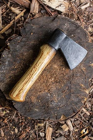 Las 10 mejores hachas de leñador según Knivesandtools