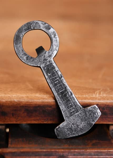 Abrebotellas con logotipo - Wacken Brauerei WBBO01 - Espadas y Más