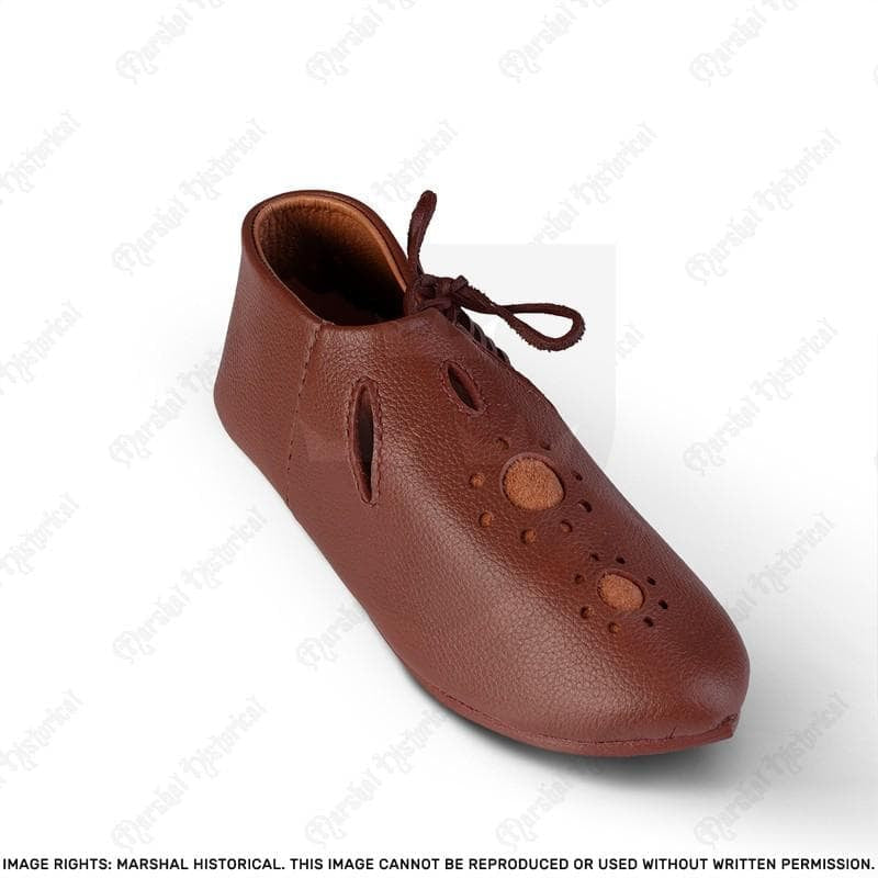 Imagen de Zapatos calados de ballestero S. XIII - Cuero Marrón parte de nuestra colección en Espadas y más, sitio oficial.