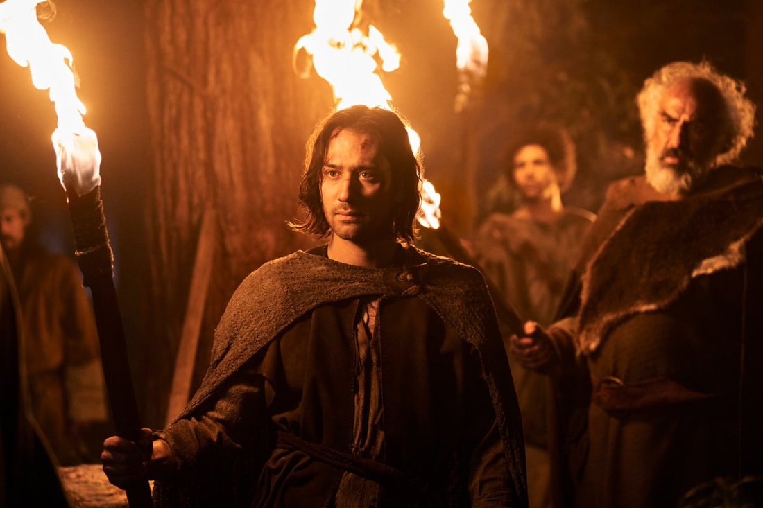 La espada de Isildur en Los Anillos de Poder: herencia, conflicto y presagio