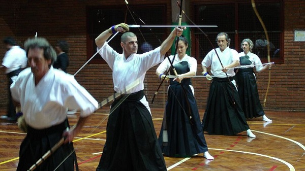 Foto de diferentes faces en el Kyuudou