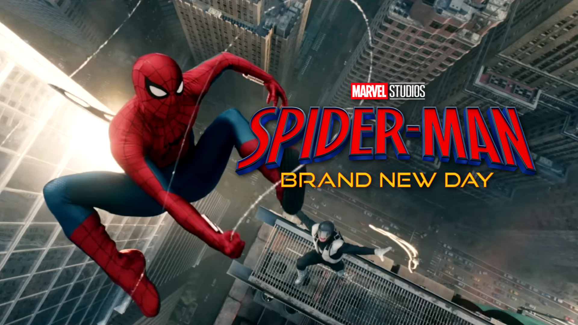 Spiderman elevándose entre edificios con su red, y el título "Spider-Man: Brand new day" escrito a un lado