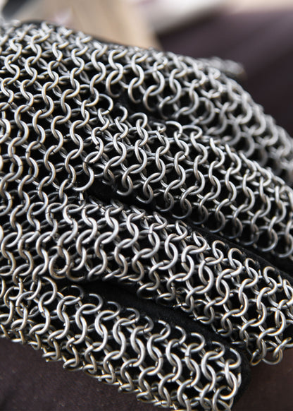Guantes cuero con cota de malla al dorso