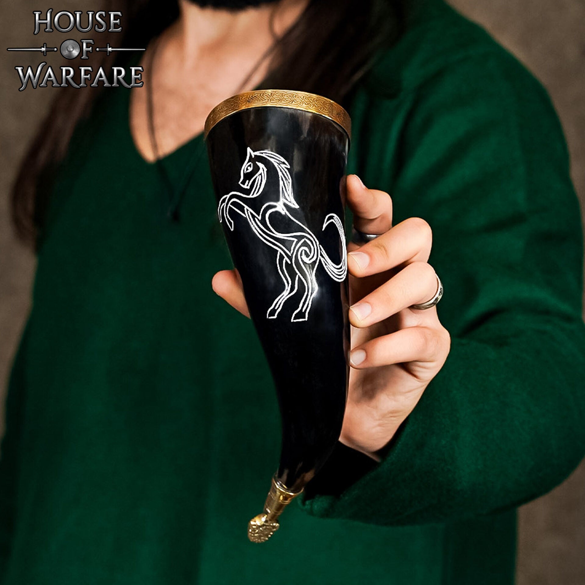 Taza de Cuerno de Buey Artesanal 200-300ml con Borde de Latón y Punta de Cabeza de León - Imagen 1