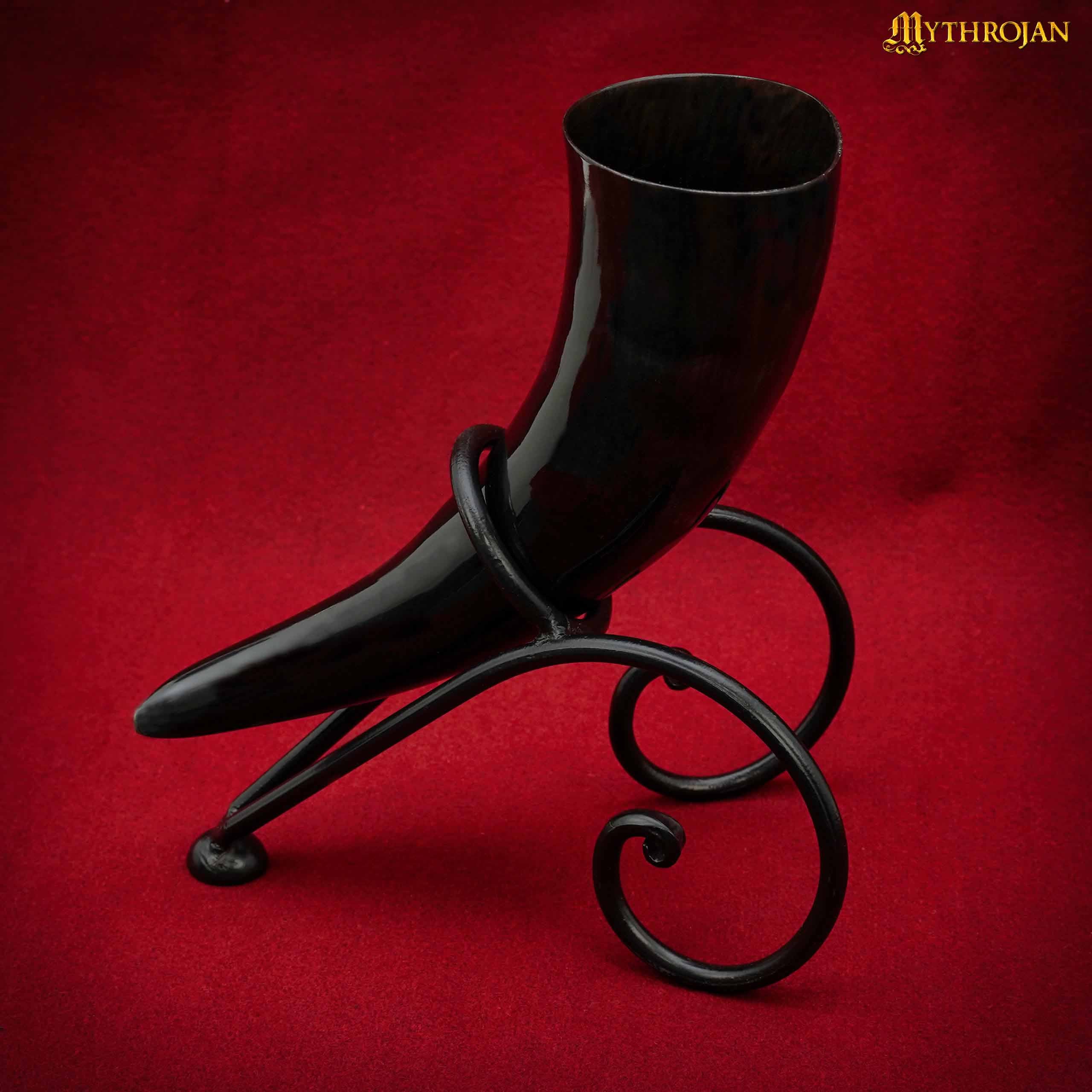 Mythrojan Soporte de Hierro Forjado a Mano para Cuerno de Cerveza Vikingo - Black Ale Horn Stand - Imagen 2