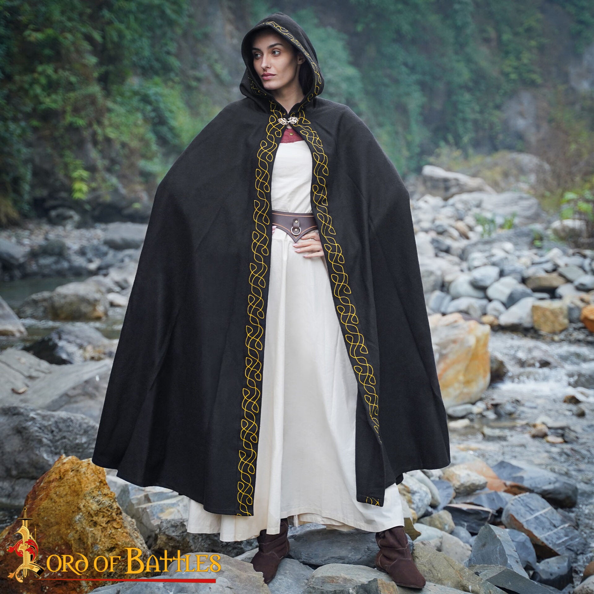 Capa Medieval de Lana con Bordados Dorados - Capa Histórica Negra con Capucha - Imagen 2