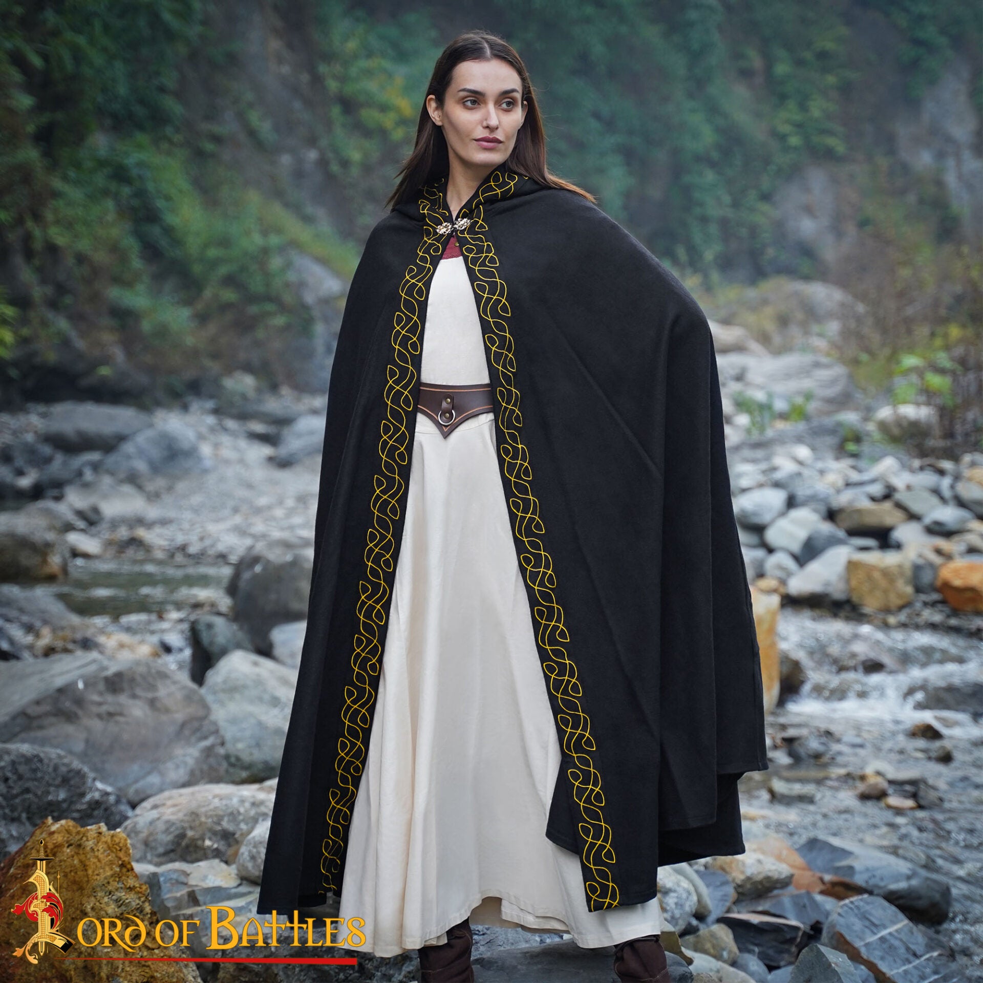 Capa Medieval de Lana con Bordados Dorados - Capa Histórica Negra con Capucha - Imagen 1