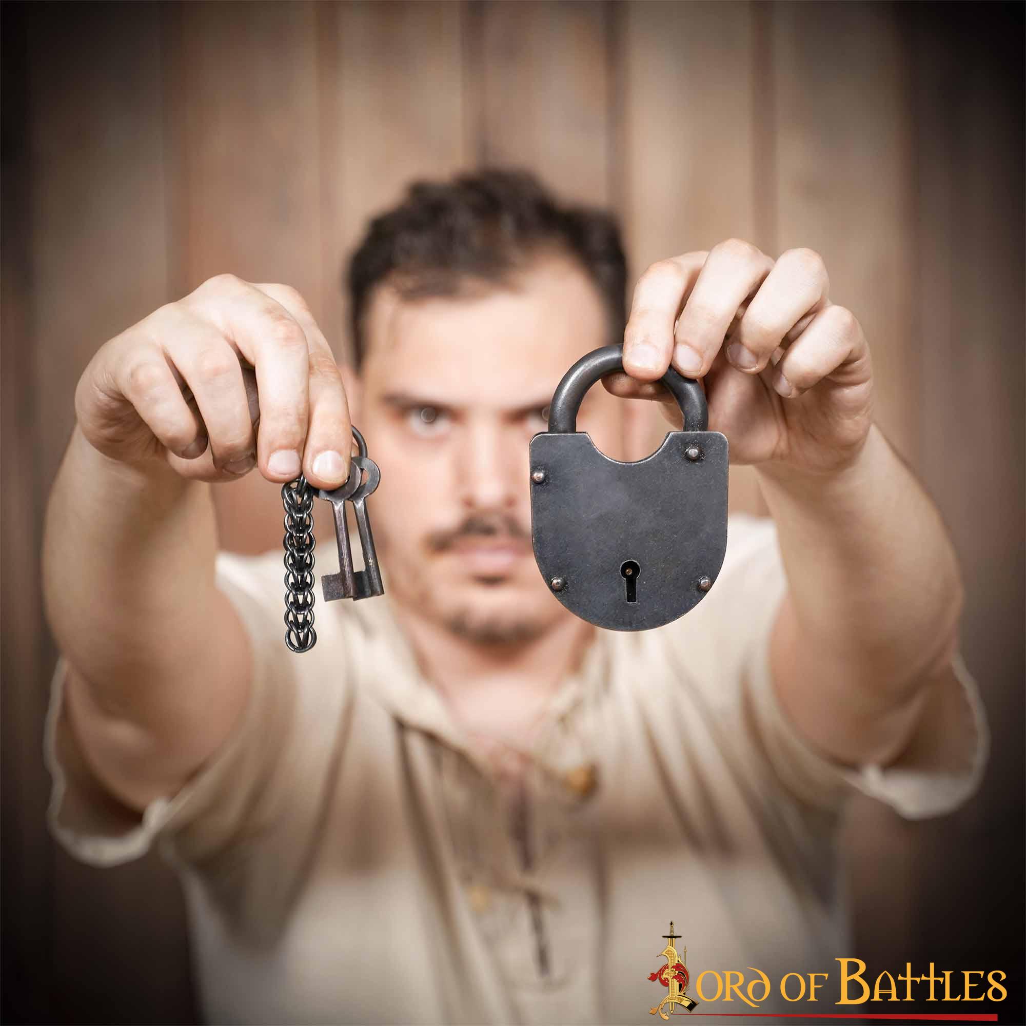 Candado Medieval Forjado a Mano con Dos Llaves Funcionales - Imagen 6