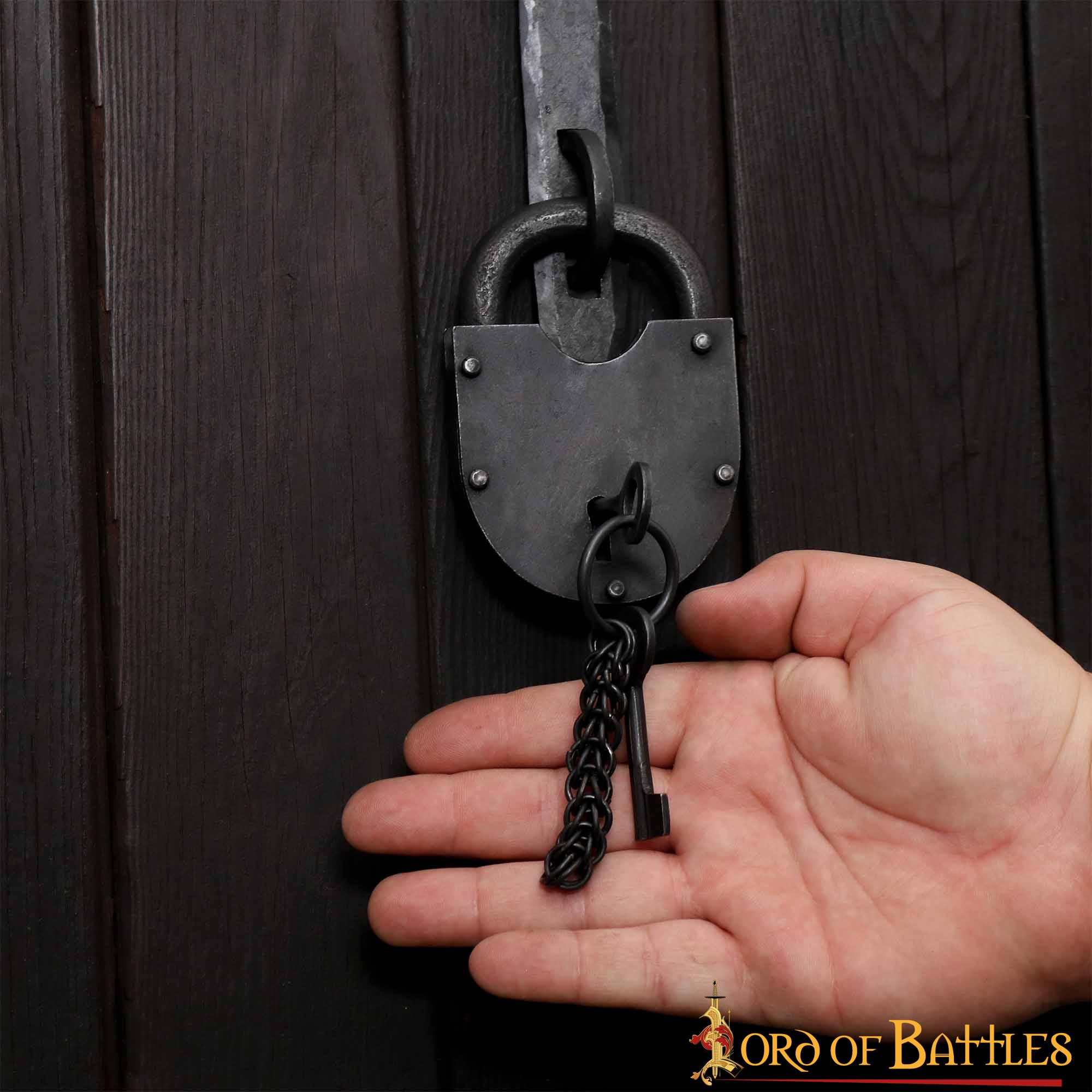 Candado Medieval Forjado a Mano con Dos Llaves Funcionales - Imagen 9