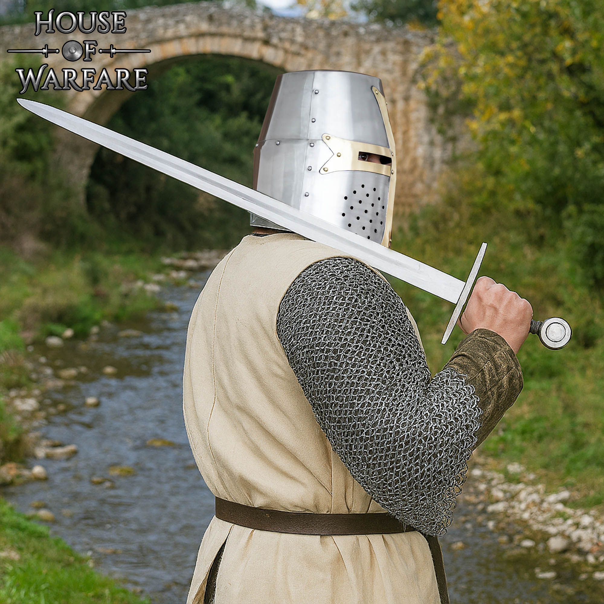 Gran Casco Cruzado de Latón del Siglo Xii - Acero Pulido de Calibre 18 con Cruz de Latón - Imagen 2