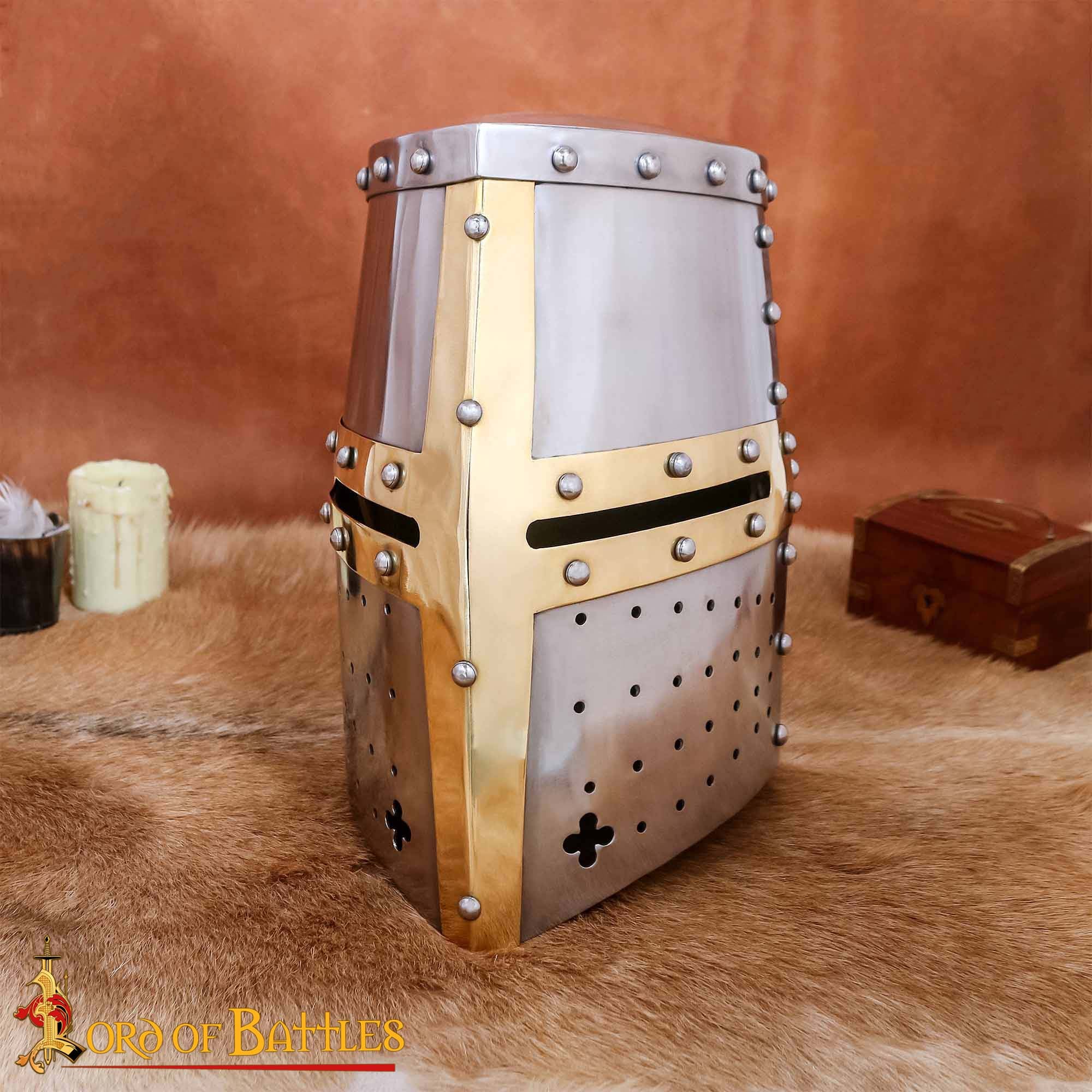 Crusader Knight Pot Helm Battle Ready con Cruz de Latón - Casco de Acero de Calibre 16 - Imagen 1