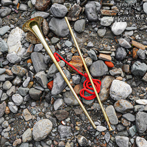 Trompeta Heráldica Medieval de Latón - Corneta Pulida de 50 Pulgadas con Cordón Rojo - Imagen 1