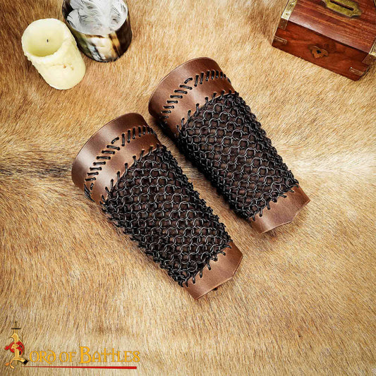 Brazales de Cuero Marrón y Cota de Malla - Guardabrazos Artesanales - Par de Brazaletes Protectores Medievales - Imagen 1