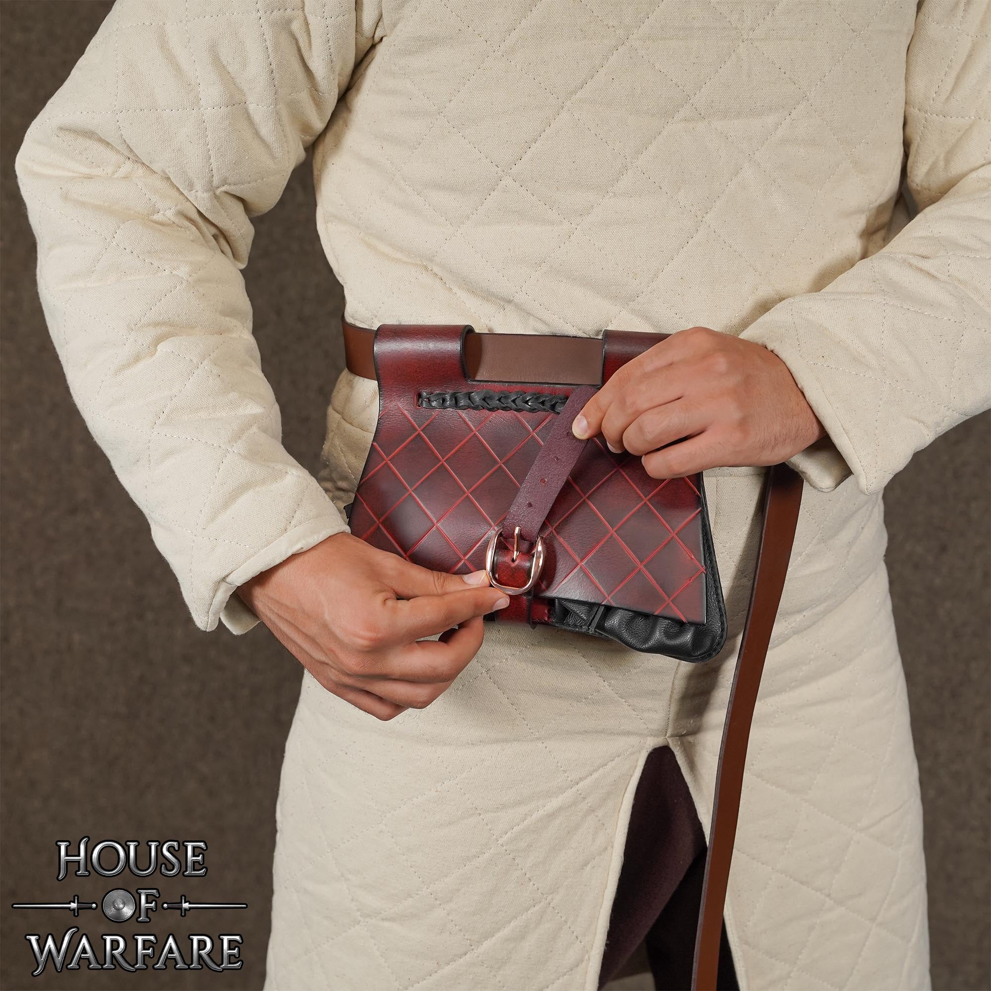 Riñonera Medieval de Cuero - Bolsa Negra y Granate Hecha a Mano con Múltiples Compartimentos Interiores - Imagen 6