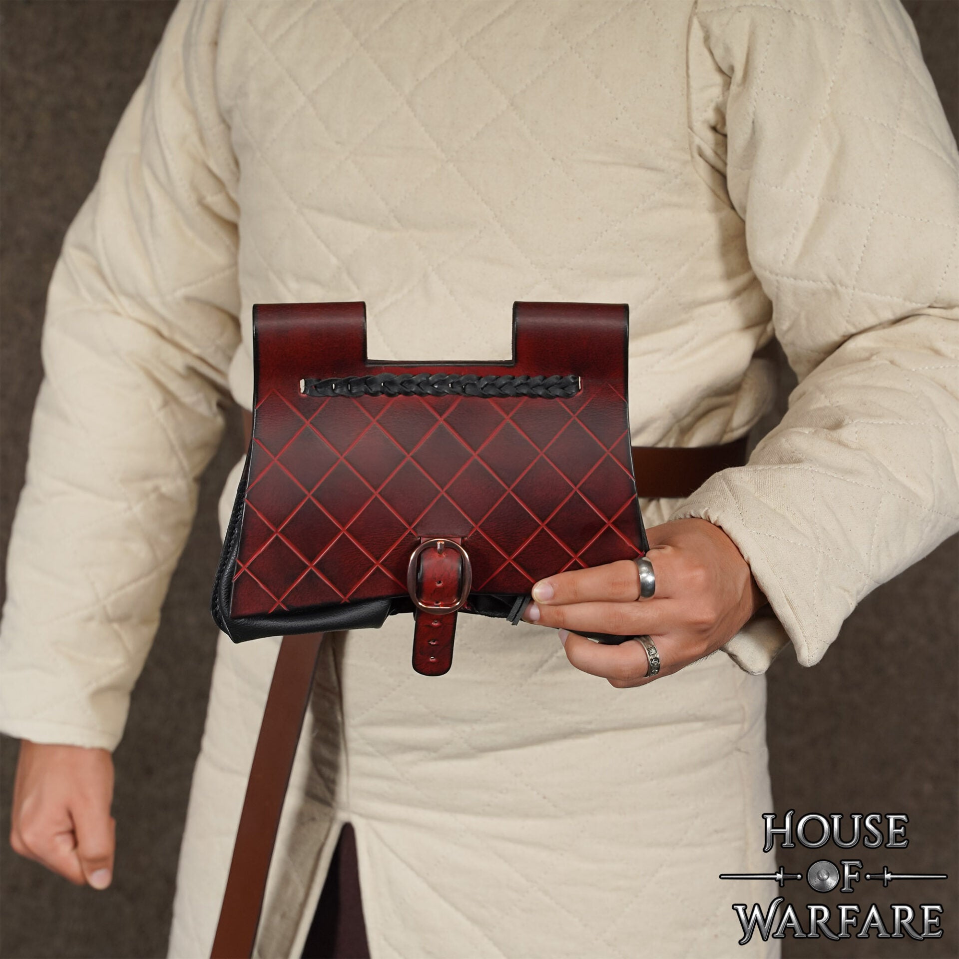 Riñonera Medieval de Cuero - Bolsa Negra y Granate Hecha a Mano con Múltiples Compartimentos Interiores - Imagen 1