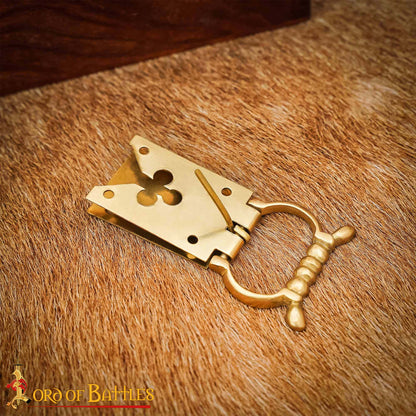 Hebilla de Cinturón de Latón Medieval - Motivo Trébol para Larp y Disfraces Históricos - Imagen 1