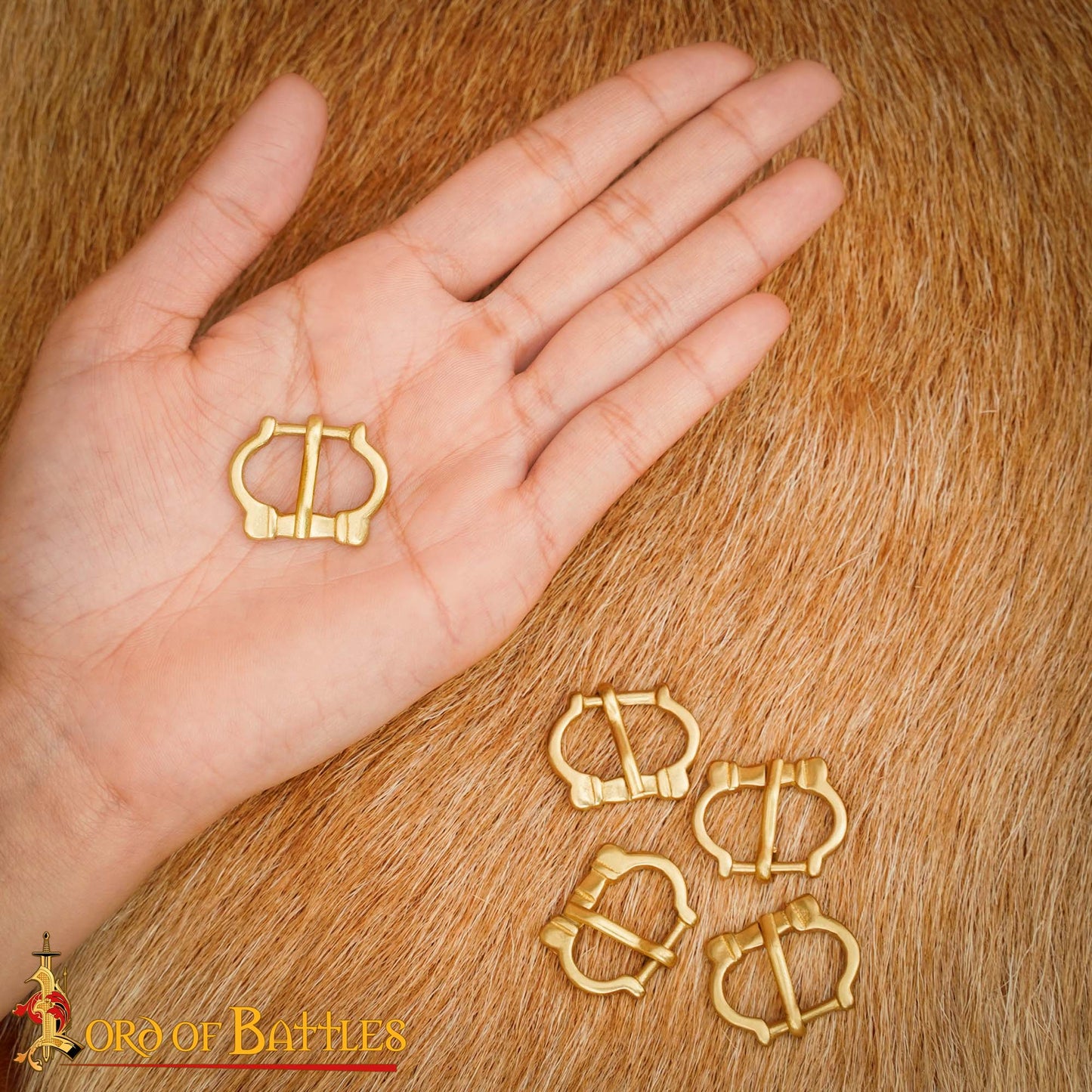 Pequeñas Hebillas Medievales de Latón para Cinturón - Juego de 5 Piezas Acabadas a Mano (réplica de 1200-1400) - Imagen 2