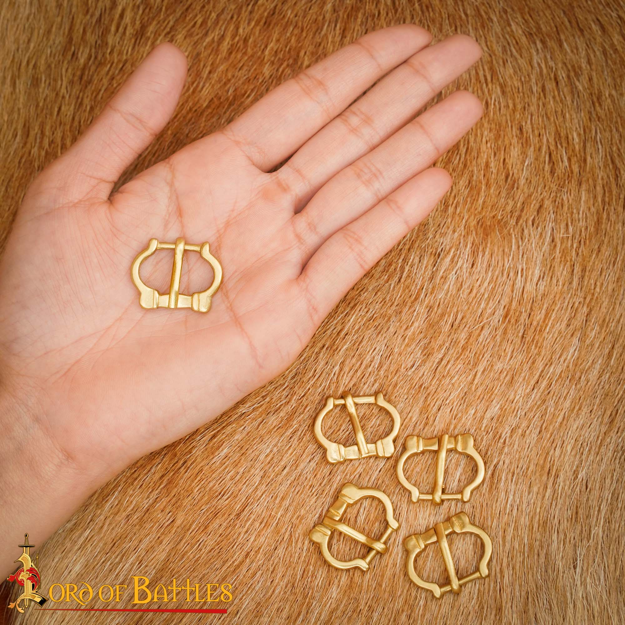 Pequeñas Hebillas Medievales de Latón para Cinturón - Juego de 5 Piezas Acabadas a Mano (réplica de 1200-1400) - Imagen 2