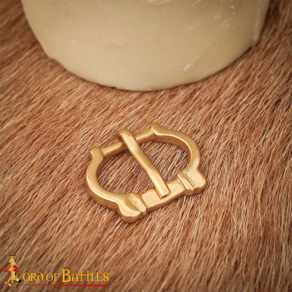 Pequeñas Hebillas Medievales de Latón para Cinturón - Juego de 5 Piezas Acabadas a Mano (réplica de 1200-1400) - Imagen 6