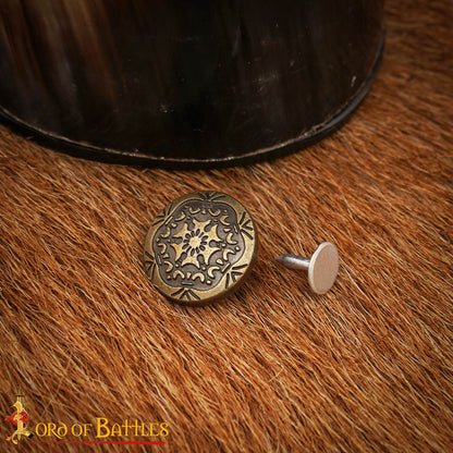 Botón Decorativo de Latón con Motivo Floral Medieval - Cierre Trasero de Remache - Imagen 1