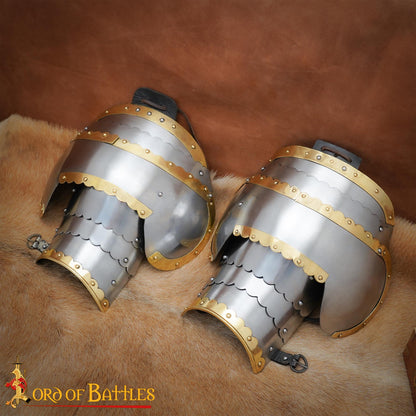 Húsar Medieval Pauldrons Armadura de Hombro de Acero Forjado a Mano con Adornos de Latón - Imagen 1
